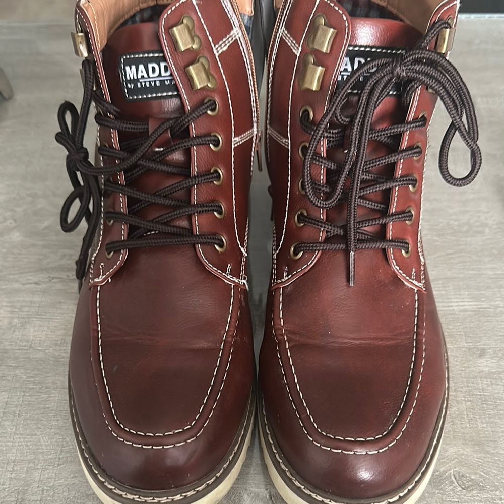 Steve Madden Brown Leather Boots Durable Moc-Toe Design